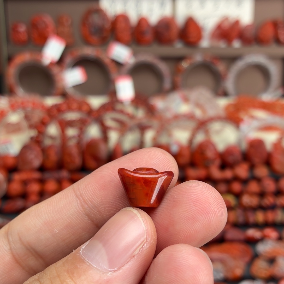 南红玛瑙未镶嵌颈饰火焰纹元宝1