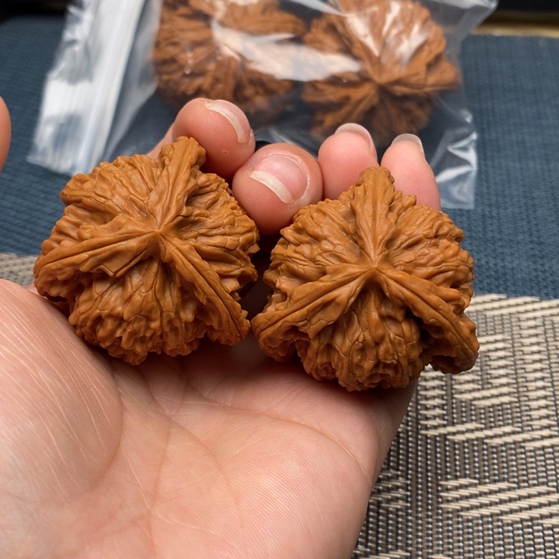 河***公吊坠文玩核桃三棱