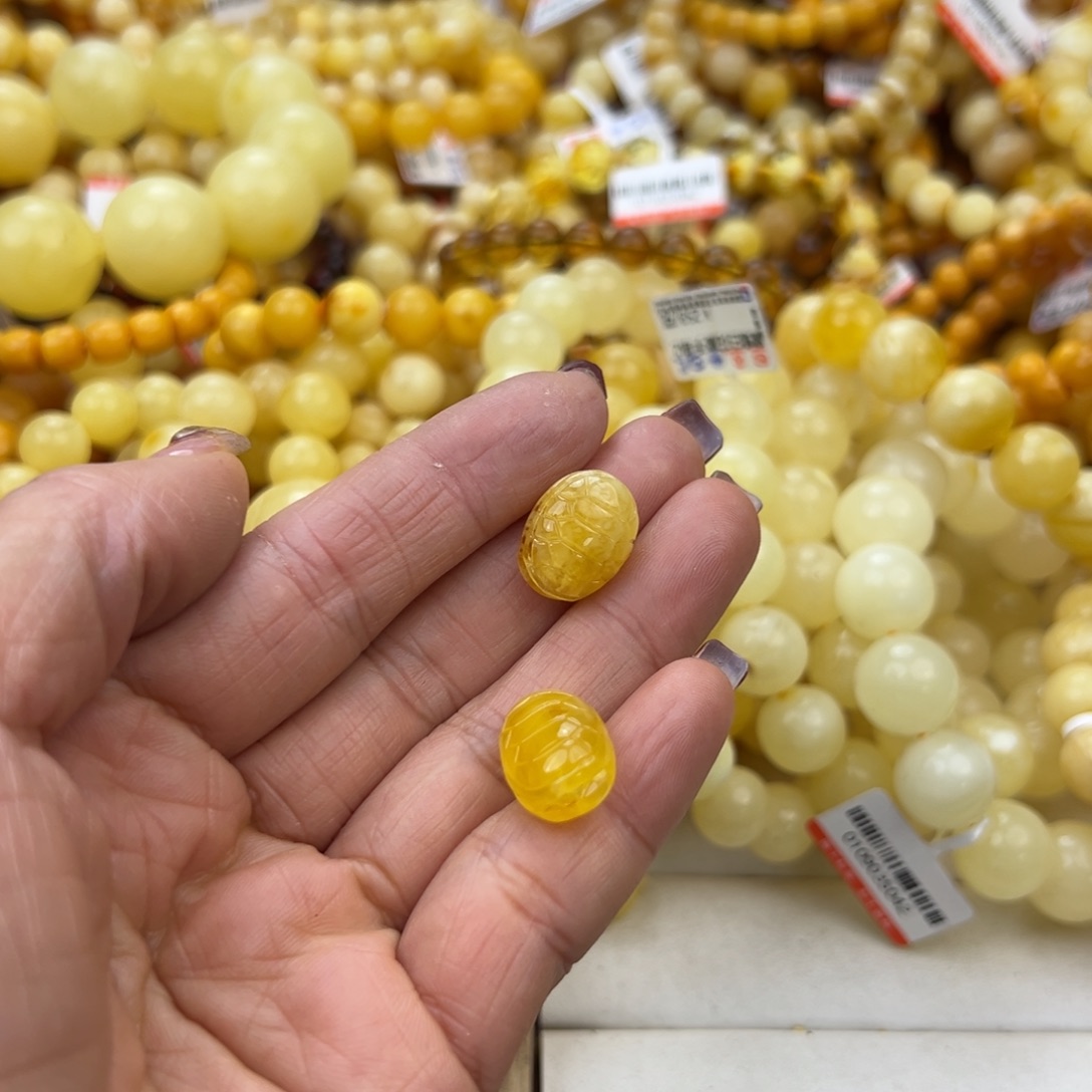 琥珀珠宝奇石未镶嵌