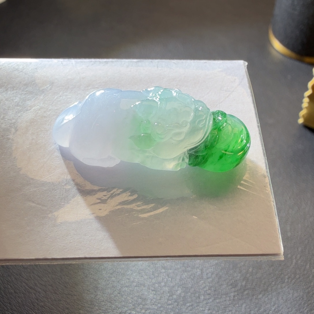 翡翠未镶嵌颈饰珠光宝气