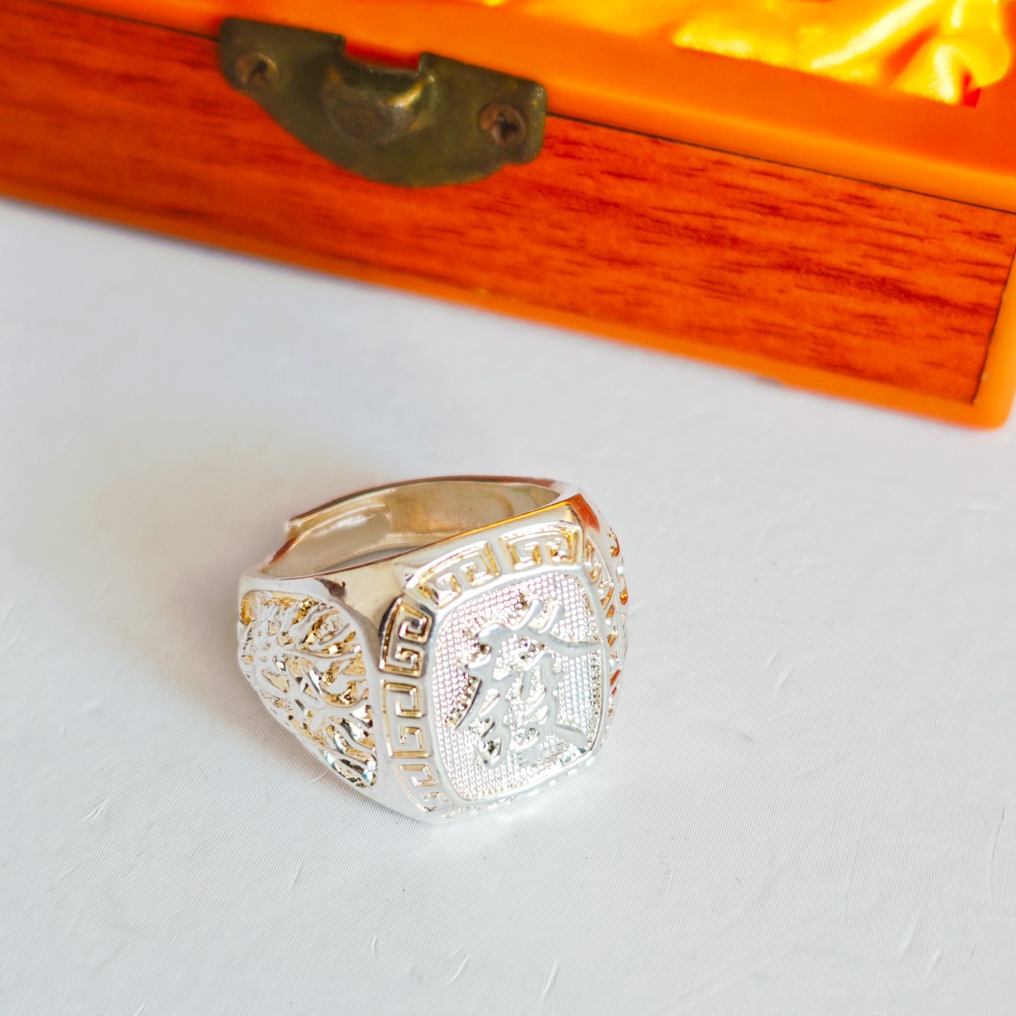 t172通体里外一致纯箔臻奢品时尚戒指多样性发其一