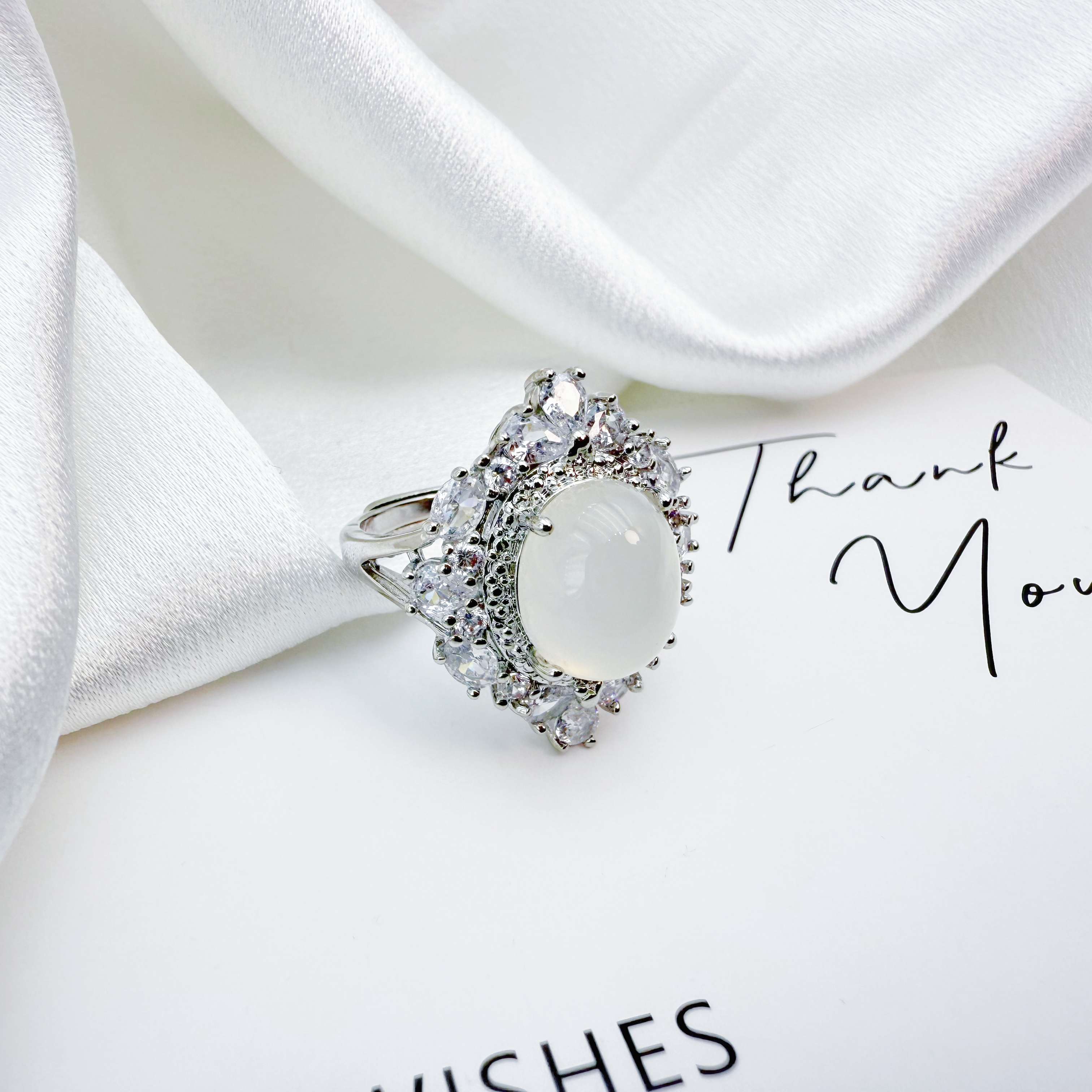 铜合金合成锆石戒指 Q8-2294时尚百搭满镶嵌冰透感珠珠戒指