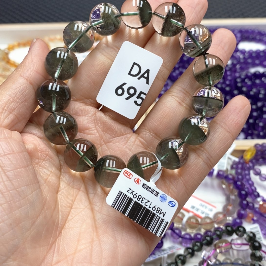 水晶多样性发一未镶嵌惠****柜