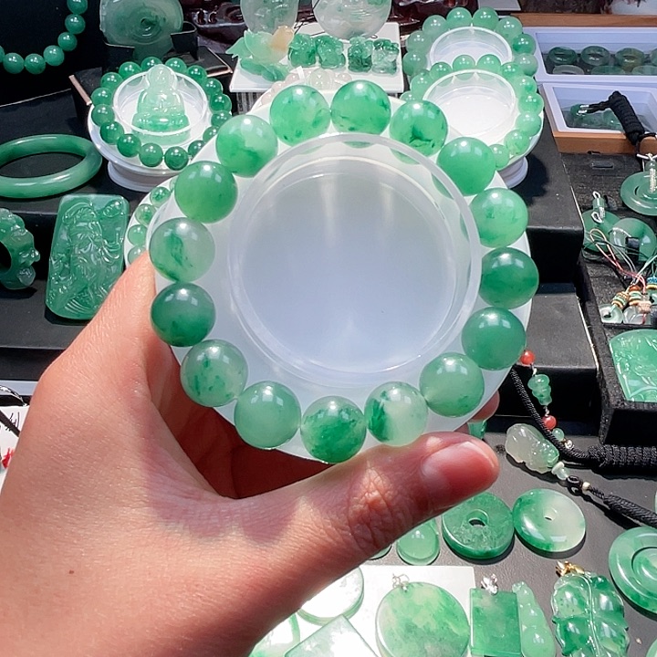 石英质玉手串未镶嵌是****?