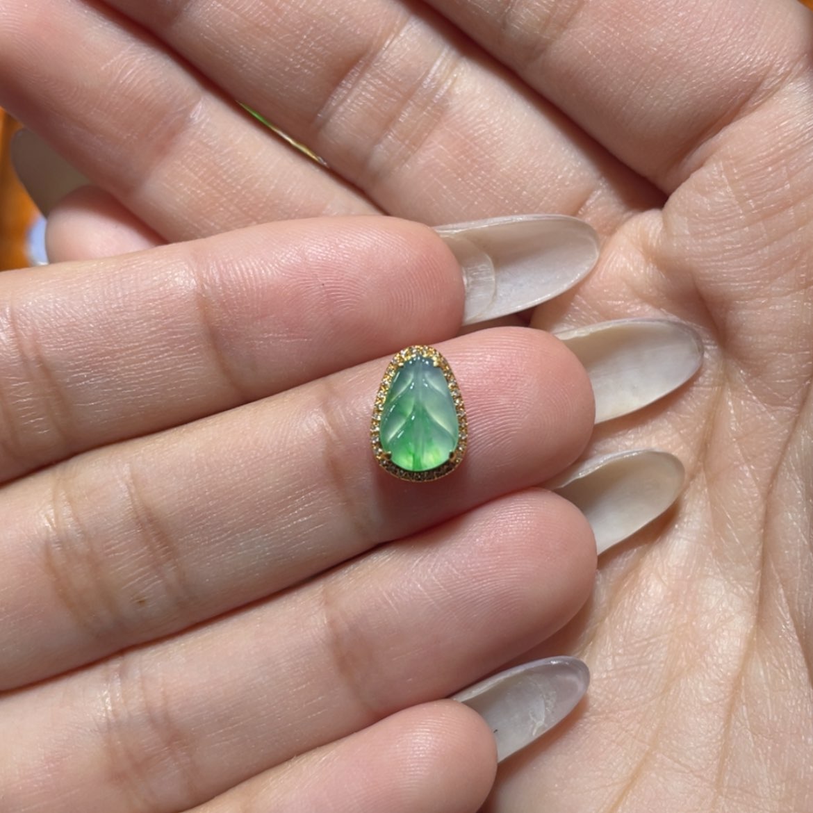 【闪购商品】颈饰18K金镶嵌翡翠