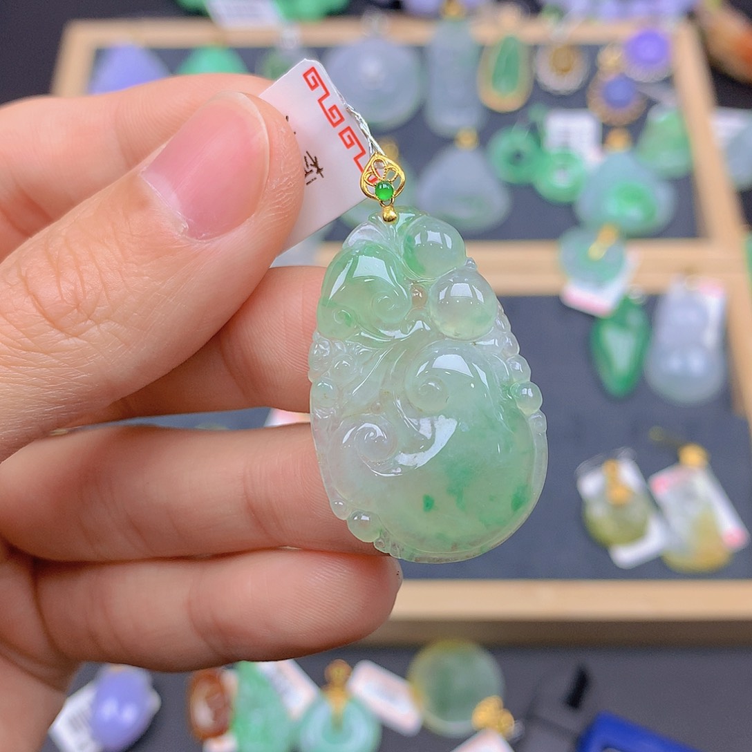 翡翠颈饰18K金镶嵌翡翠