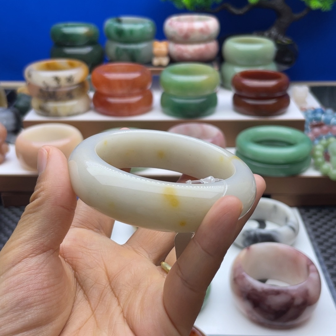 石英质玉未镶嵌手镯