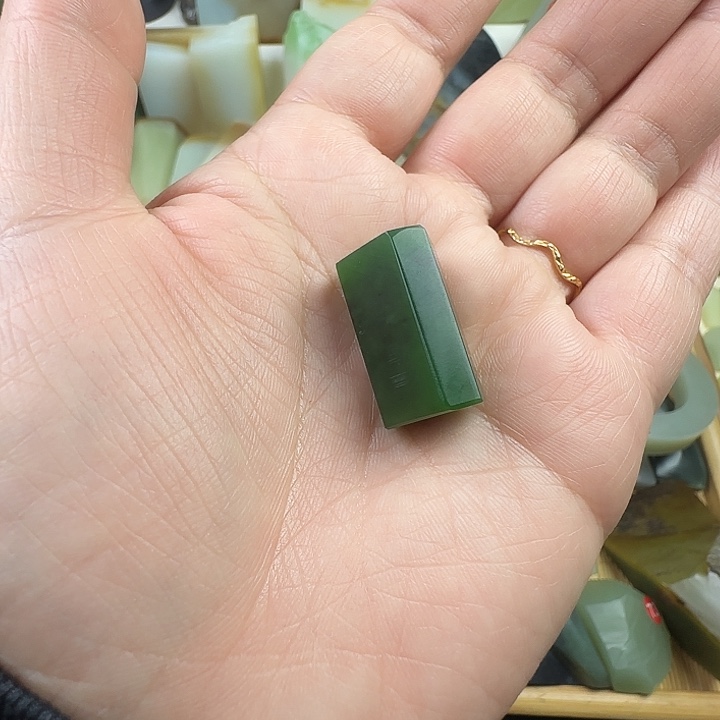 桢***错和田玉未镶嵌颈饰