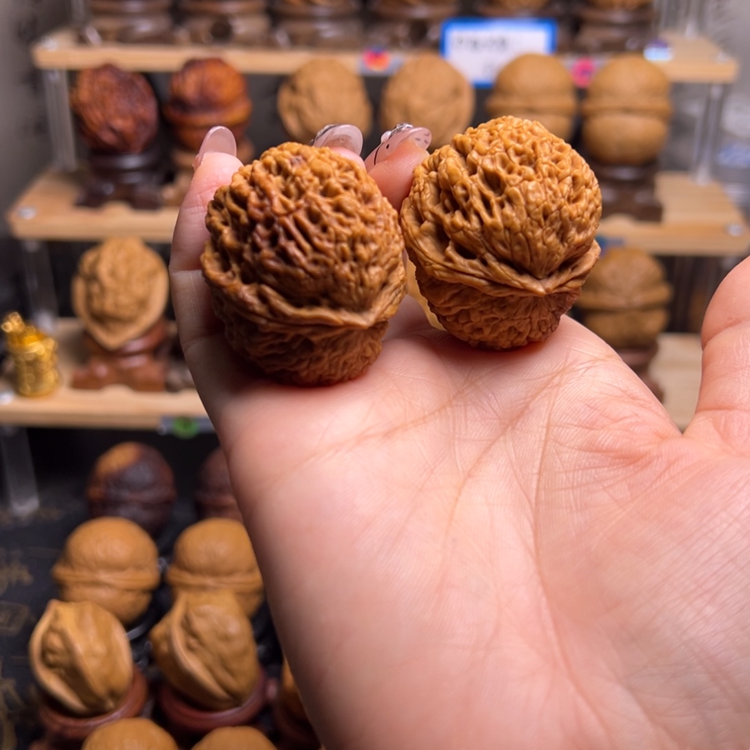 把件桃核水龙纹绣球H1