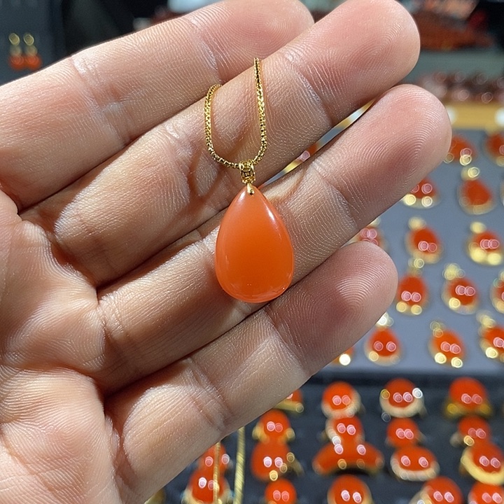 南红玛瑙颈饰18K金镶嵌