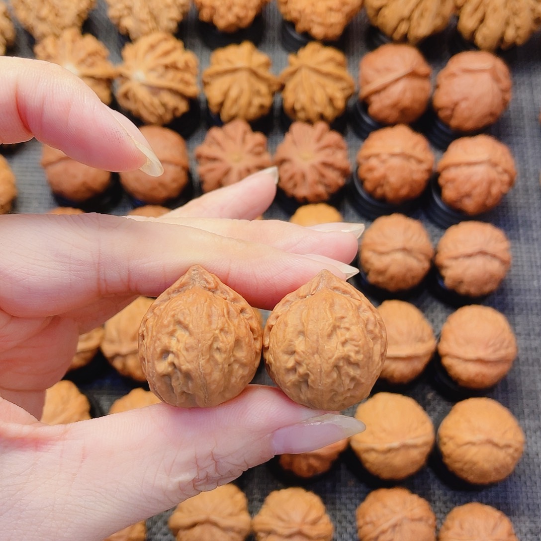 用***1文玩核桃把件小石头