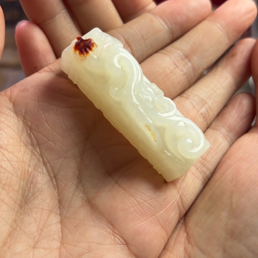 孤***影和田玉未镶嵌颈饰