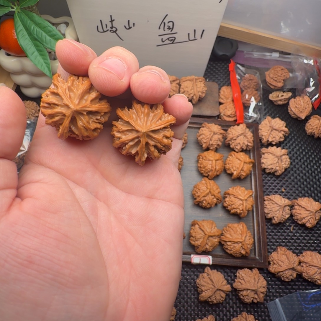 山***辰文玩核桃吊坠岐山三棱文玩核桃（2032