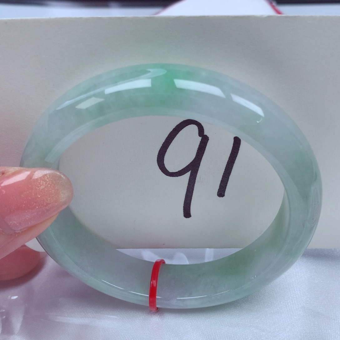 翡翠手镯未镶嵌翡翠