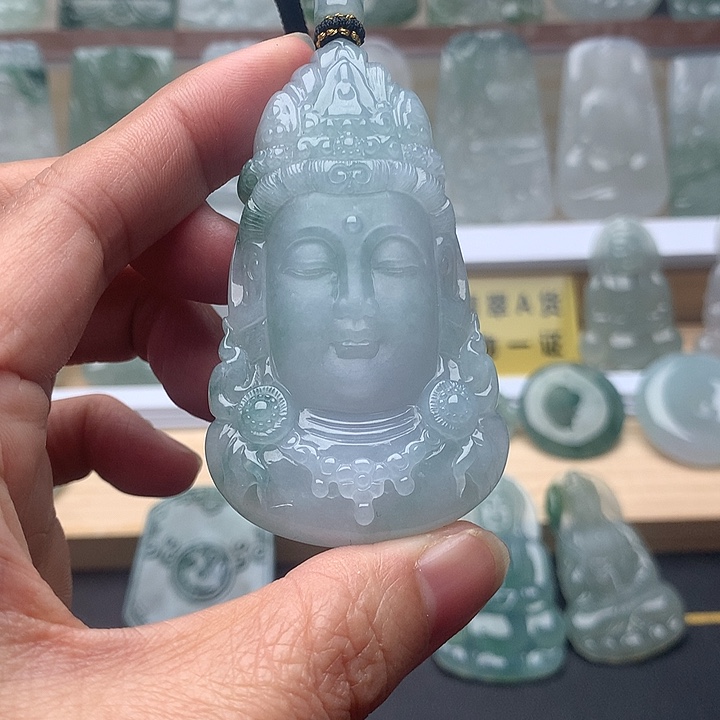 .***哥翡翠未镶嵌颈饰观音首