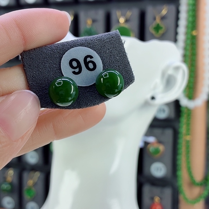 和田玉18K金镶嵌耳饰