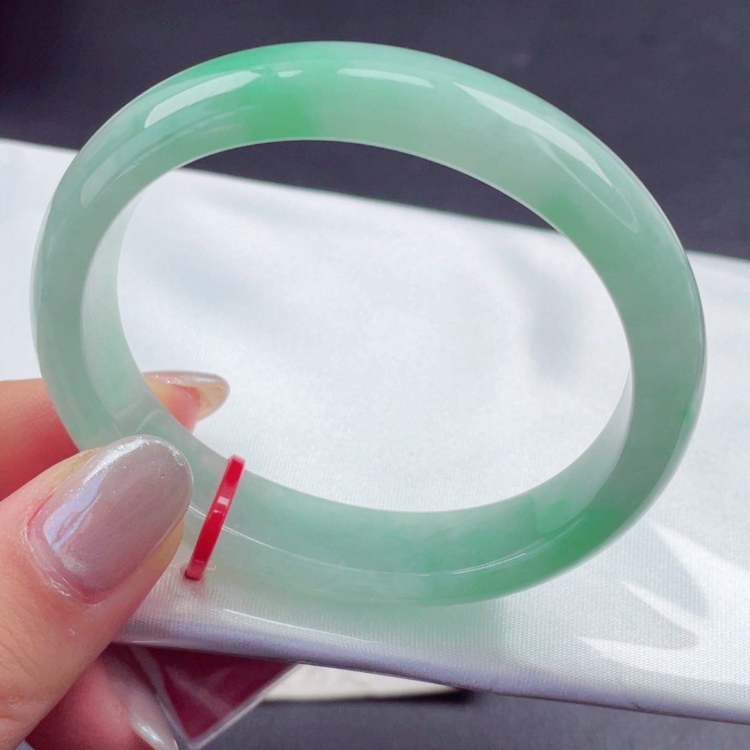 翡翠未镶嵌手镯54贵妃