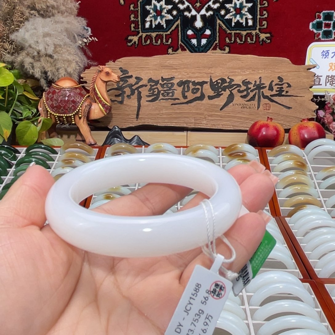 未镶嵌手镯和田玉天然优雅羊脂级且末老料