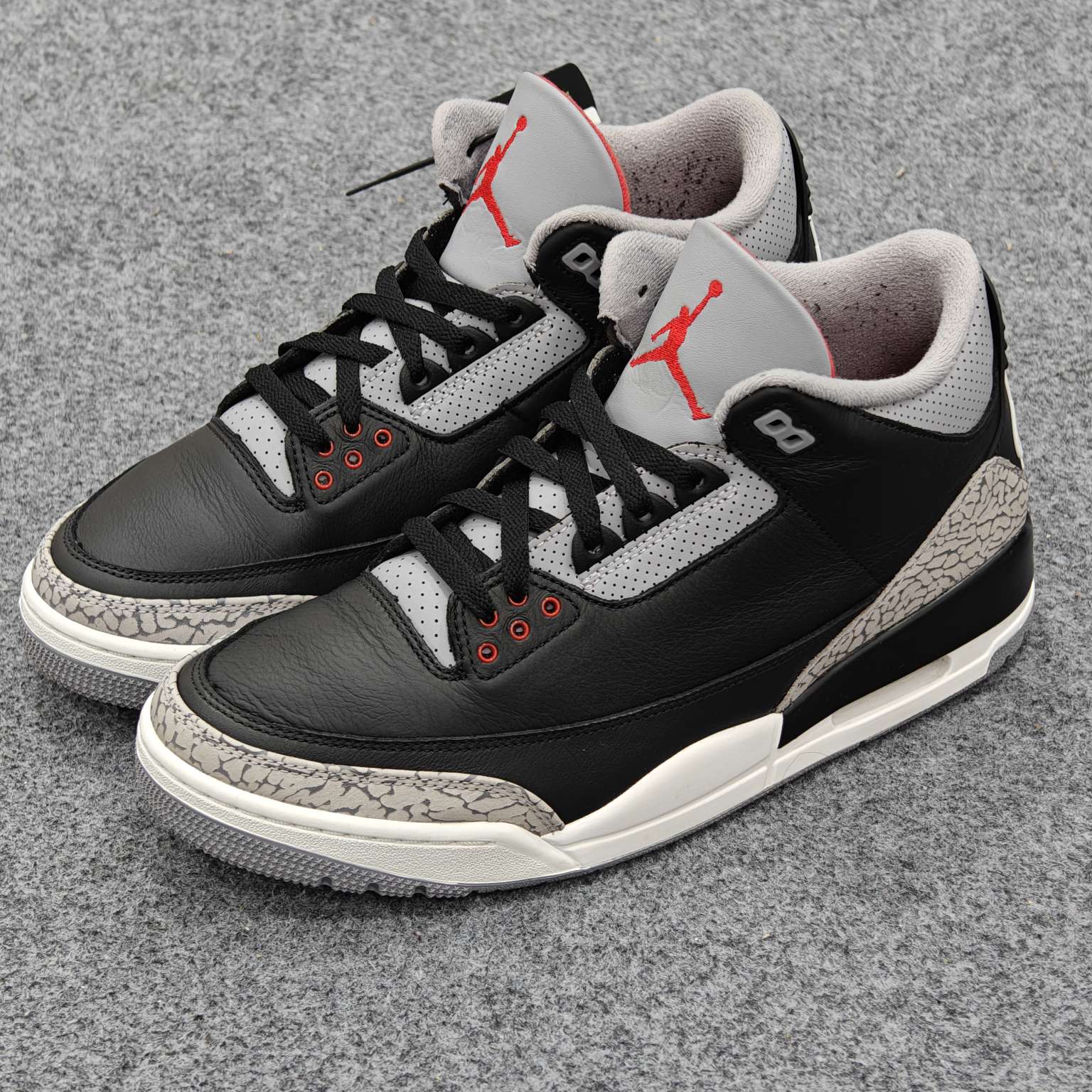 aj3新款黑水泥 44码原盒 成色很新WW1001穿