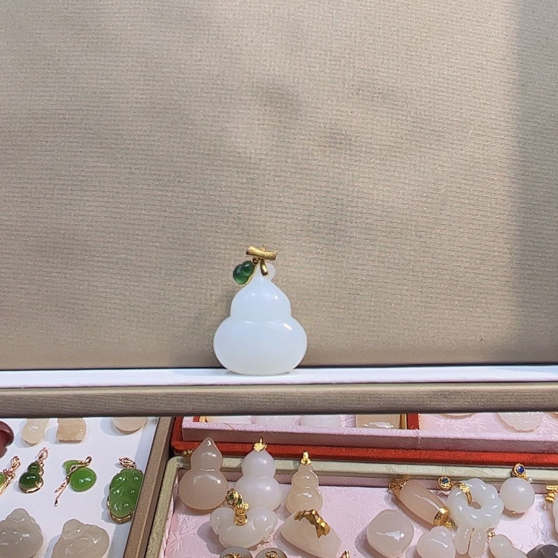 和田玉未镶嵌吊坠(不含链)