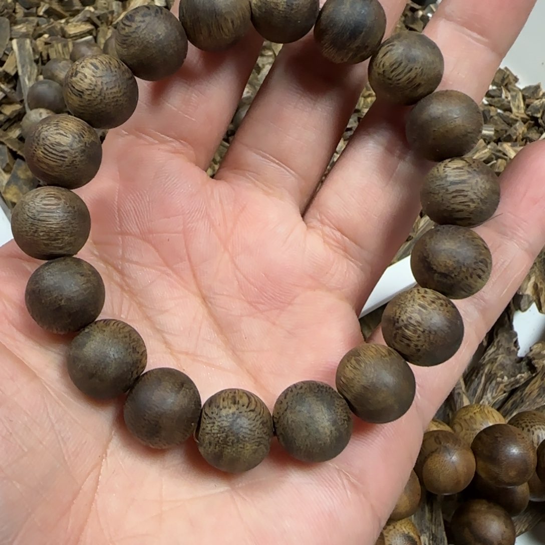 木奇楠1.2单圈重10克。