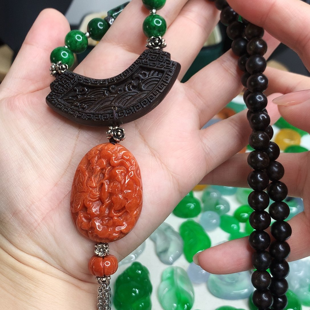 翡翠未镶嵌颈饰吊坠