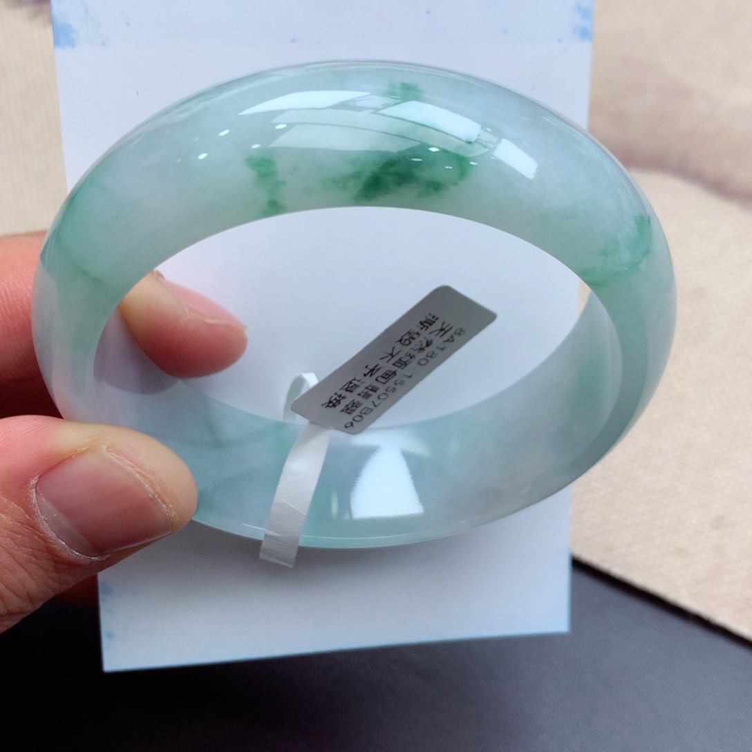 翡翠手镯未镶嵌缅甸翡翠