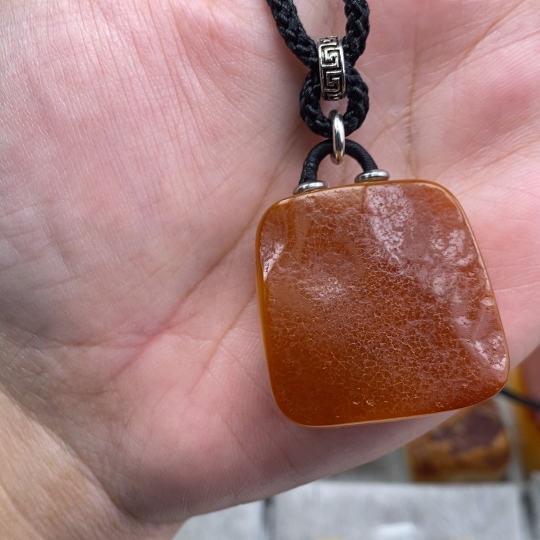 琥珀吊坠(赠链)未镶嵌