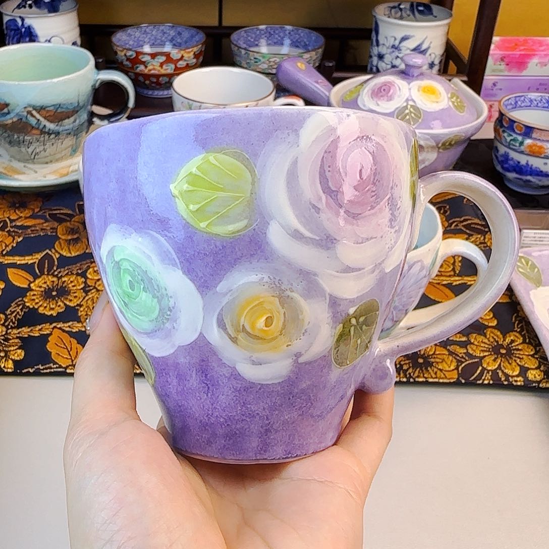 他家茶具瓷器真美！