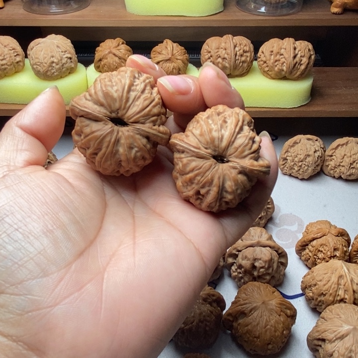 驾***叔大叶紫檀（黑酸枝木类）文玩核桃平谷元宝