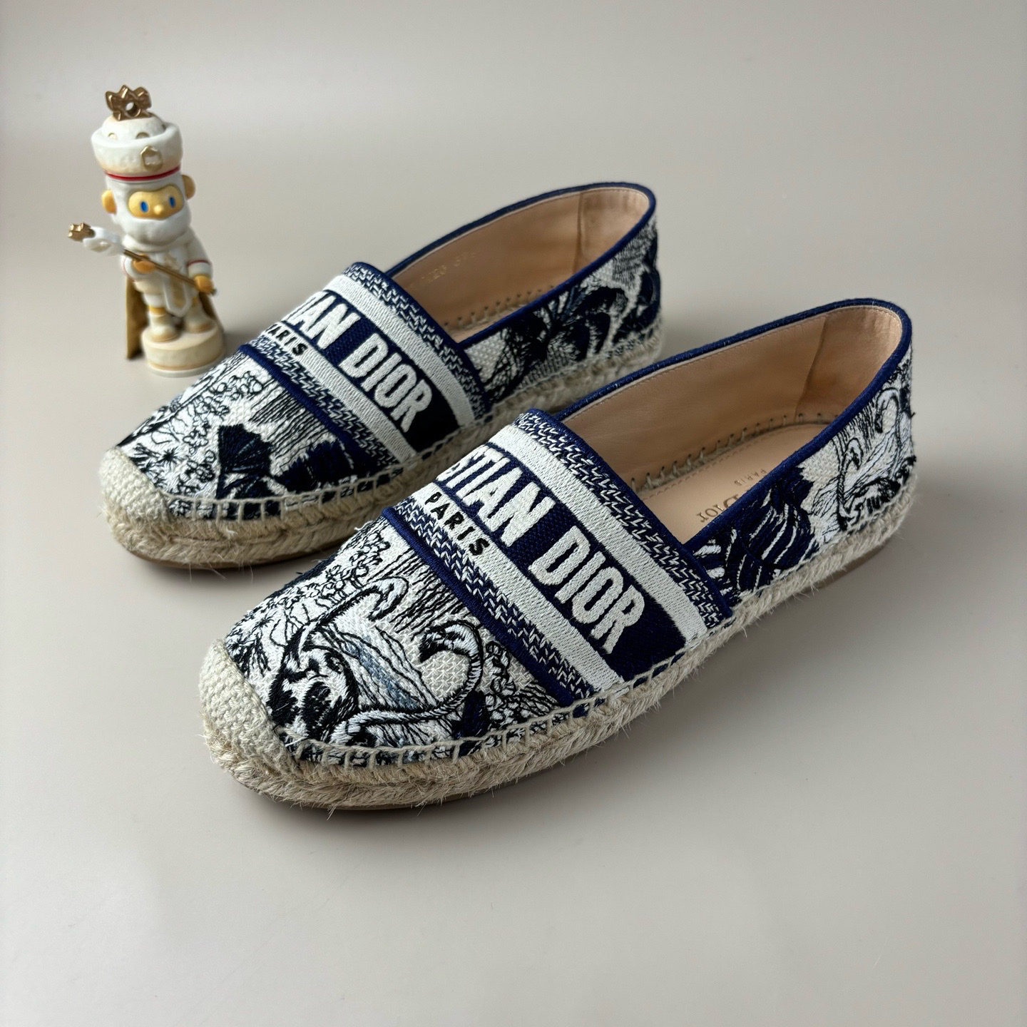 99新 DIOR/迪奥 白蓝天鹅刺绣渔夫鞋 37.5码YLP3129