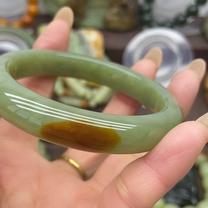 岫岩河磨玉（透闪石质玉）未镶嵌手镯