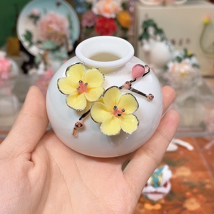 手工陶瓷精致摆件
