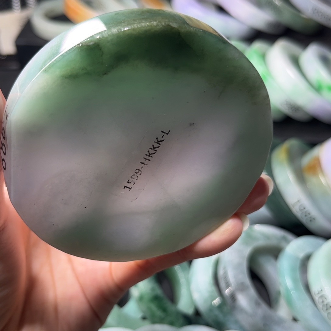 定制翡翠未镶嵌翡翠手镯