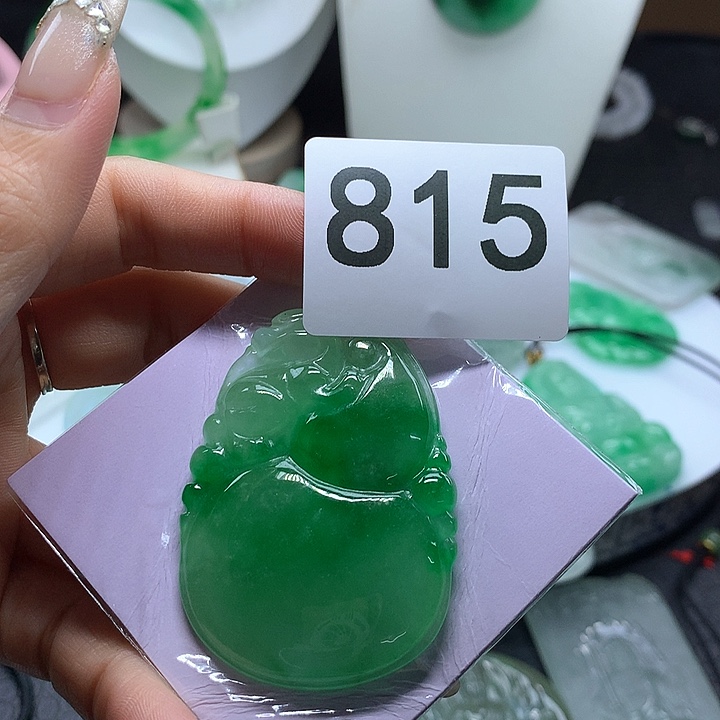 翡翠吊坠(赠链)未镶嵌