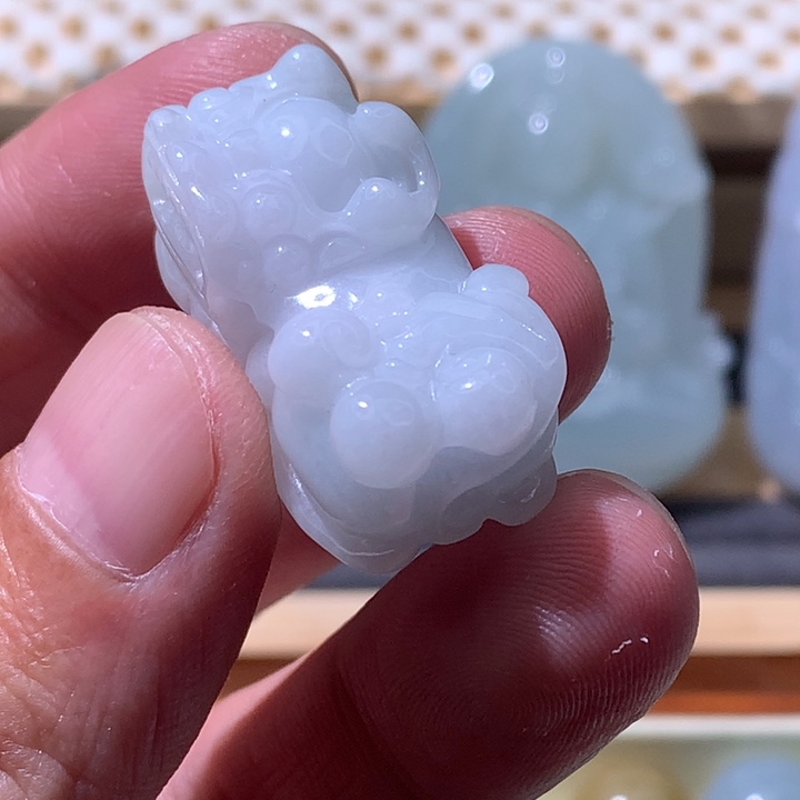 翡翠未镶嵌颈饰炸 貔貅