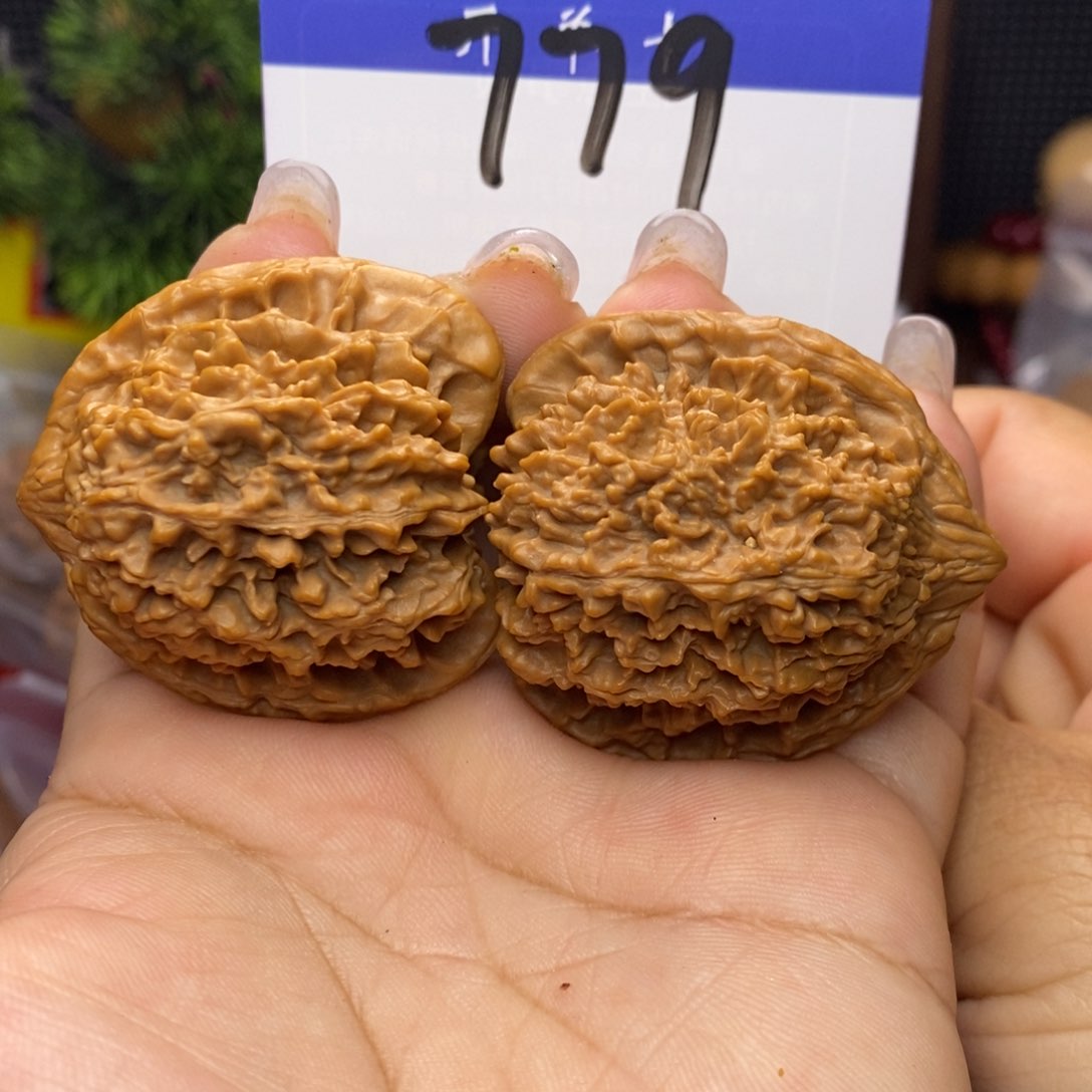 文玩核桃吊坠满天星。全品。边40。丹
