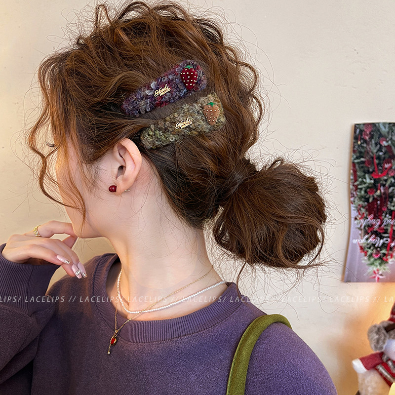 草莓毛绒金标发夹女2025新款高端刘海夹子前额头饰甜美侧边夹发卡