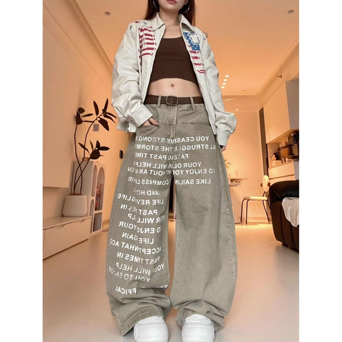 美式复古字母印花弯刀牛仔裤女2025新款阔腿宽松直筒卡其色裤子