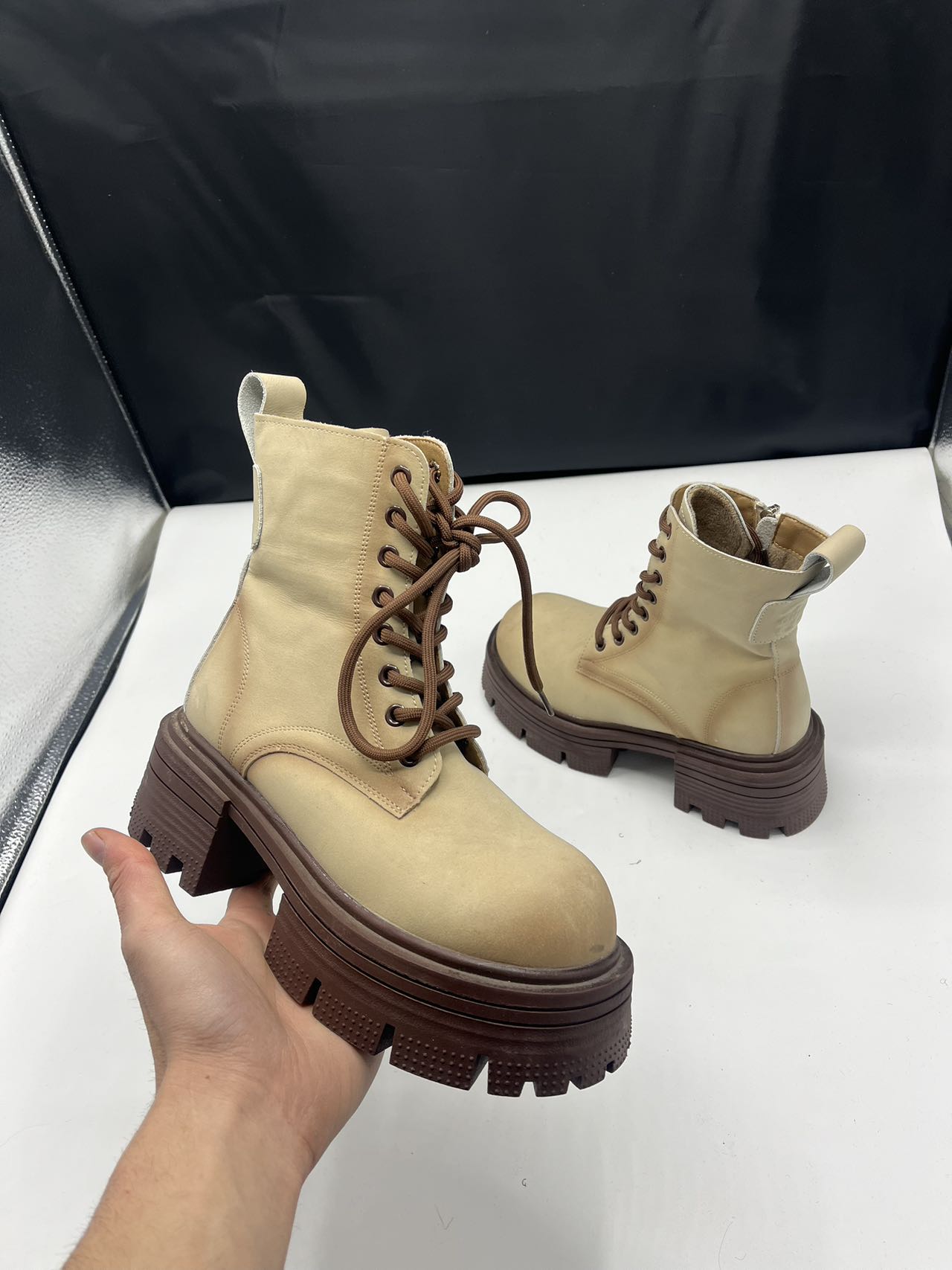 短筒女增高英伦马丁靴红色系带高帮女士加绒休闲圆头厚底