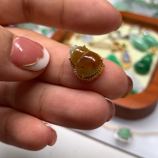 翡翠颈饰未镶嵌翡翠