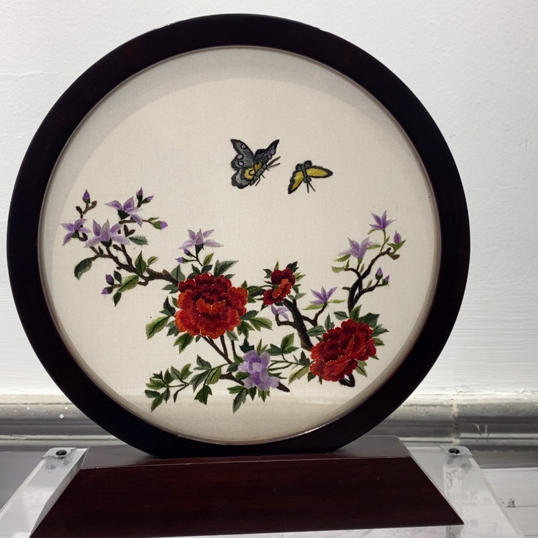 刺绣纯手工苏绣-牡丹引蝶图