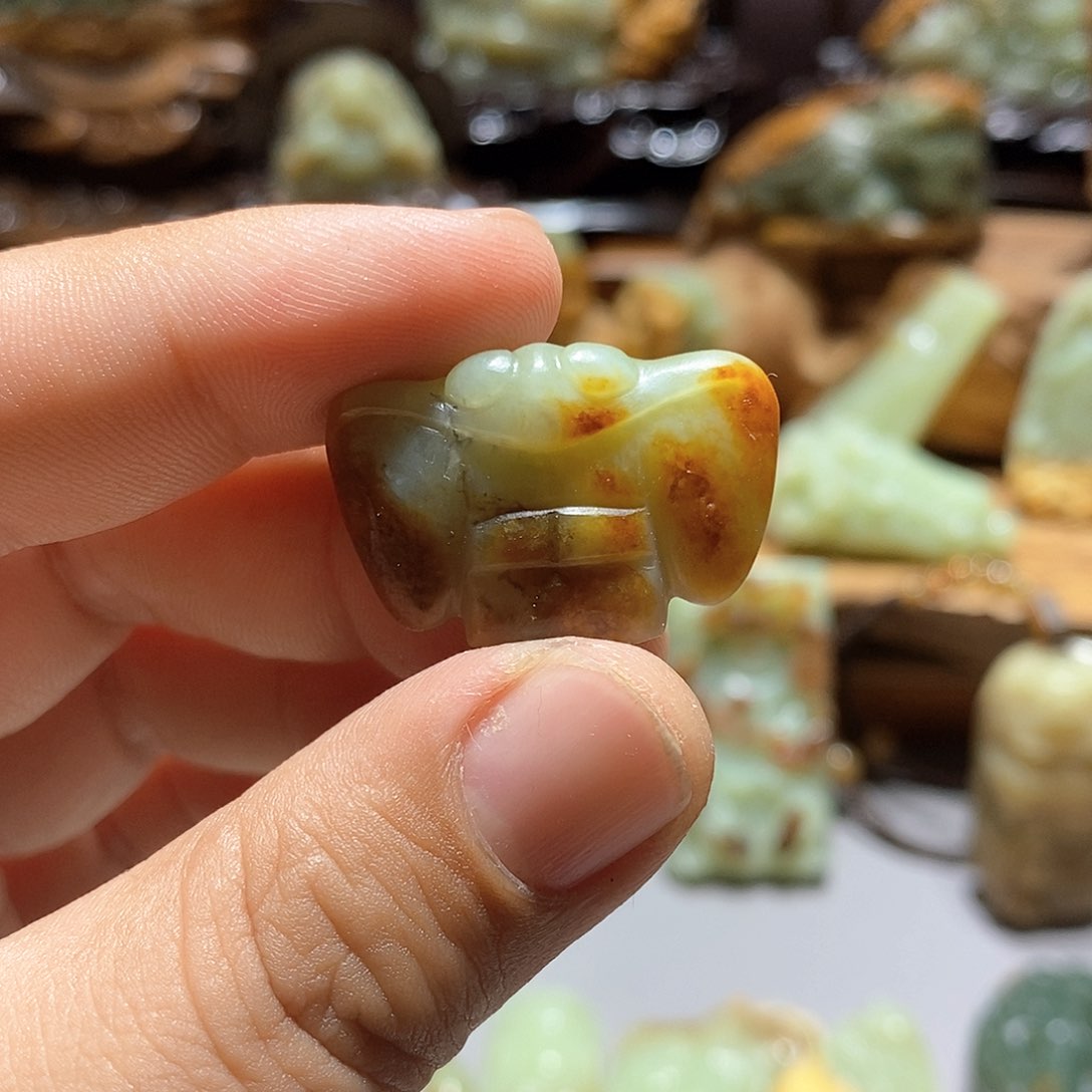 岫岩河磨玉（透闪石质玉）珠宝奇石未镶嵌