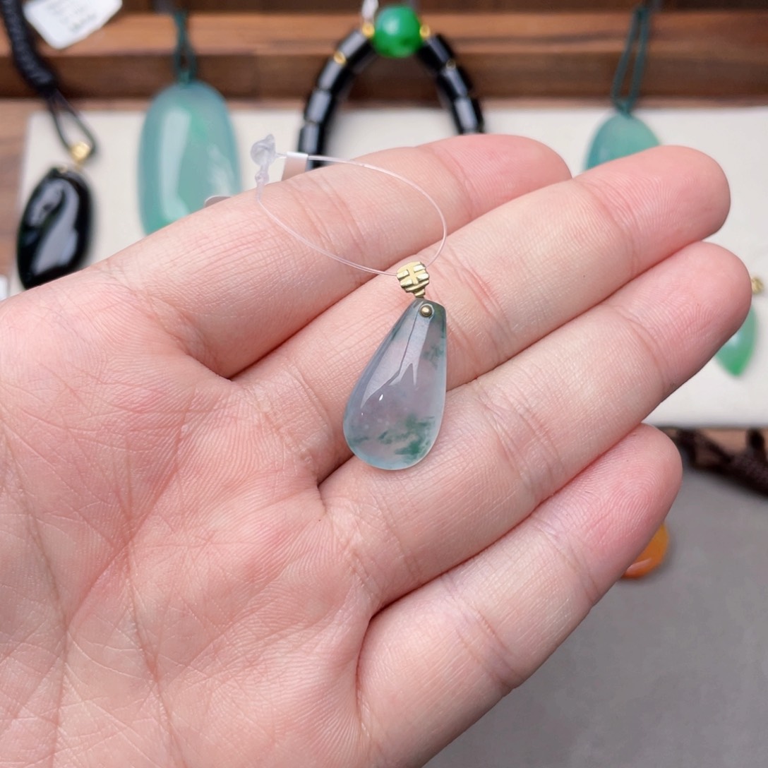 翡翠颈饰18K金镶嵌王朝阳翠语冰飘花吊坠