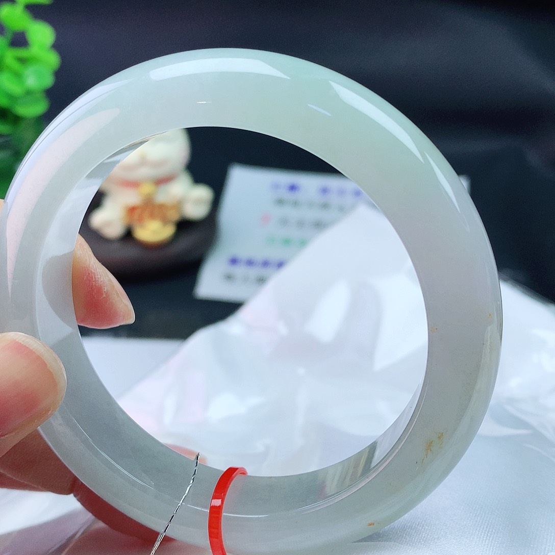 翡翠手镯未镶嵌58轮胎