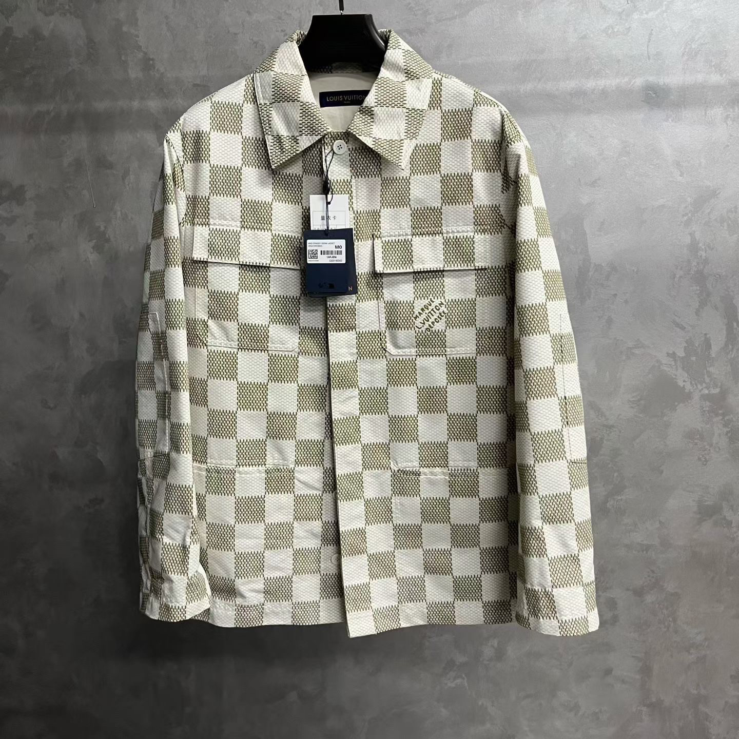 99新 LouisVuitton/路易威登 象牙白色棋盘格翻领系扣翻袋外套/M