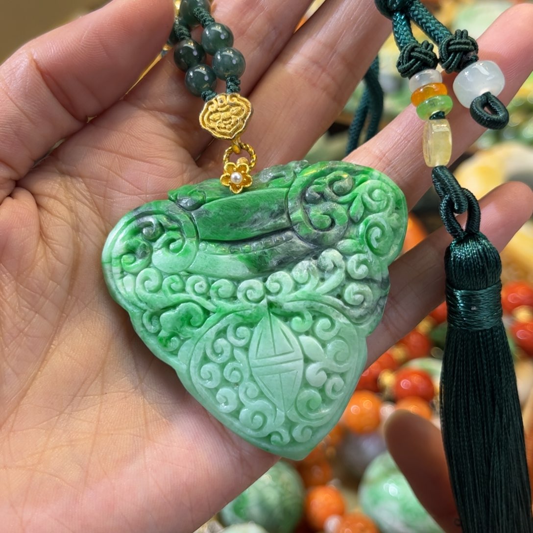 翡翠颈饰未镶嵌待编款