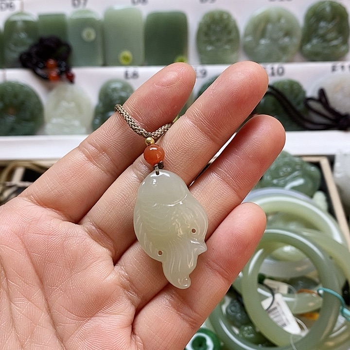 和田玉颈饰未镶嵌