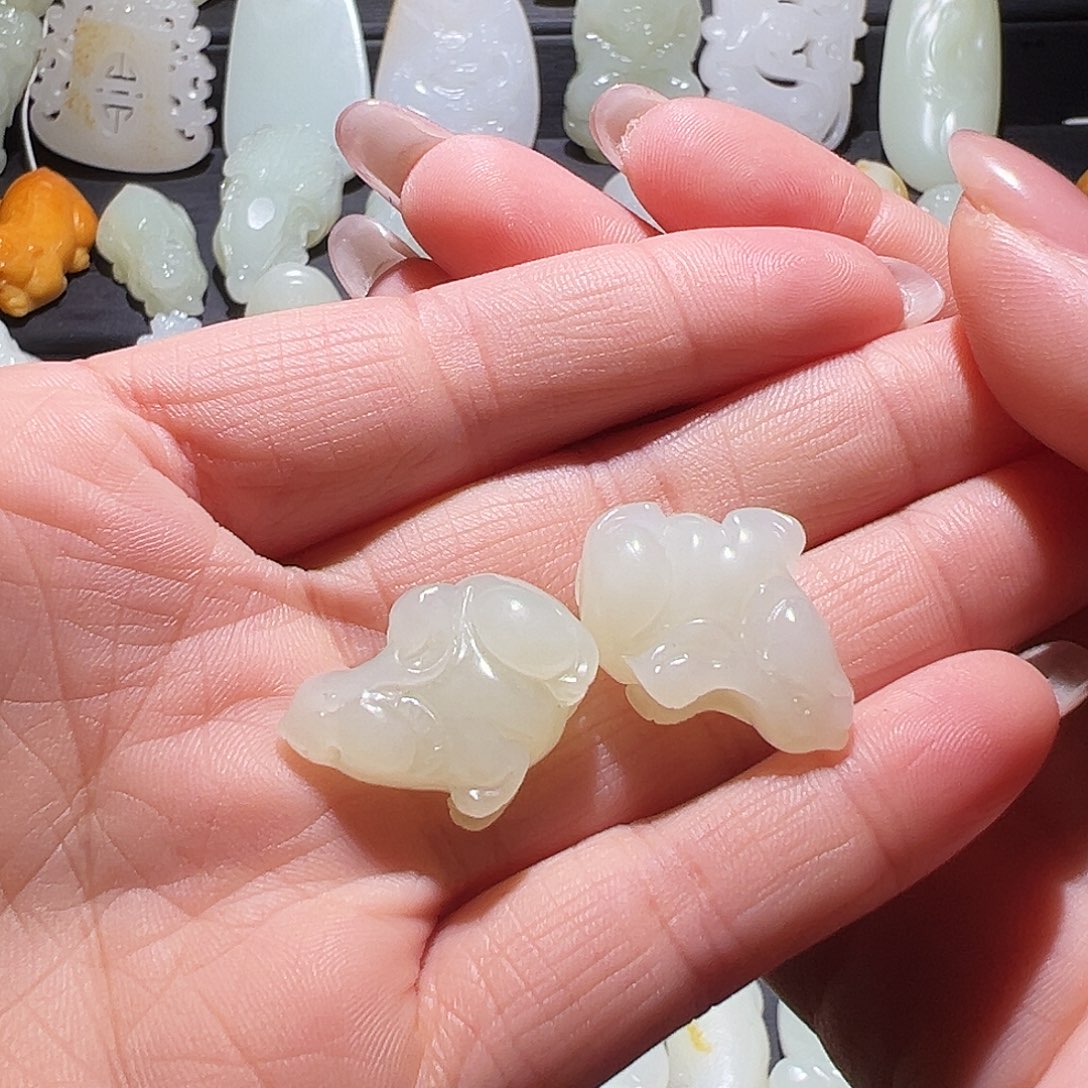 颈饰未镶嵌和田玉白**姆