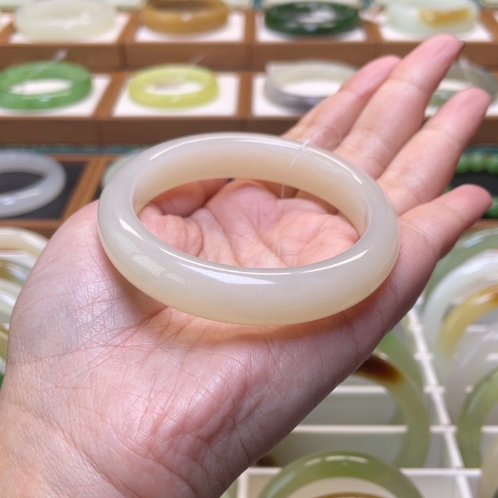 和田玉手镯未镶嵌54